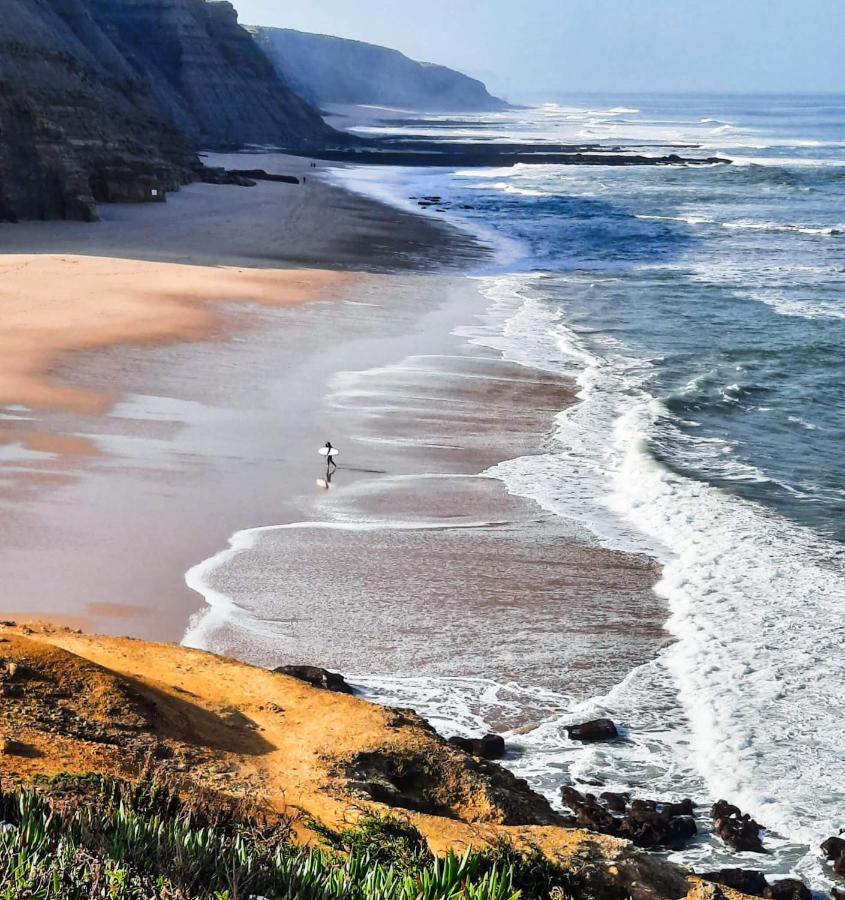 Tika Surf Camp Ericeira Hotel Carvoeira Esterno foto